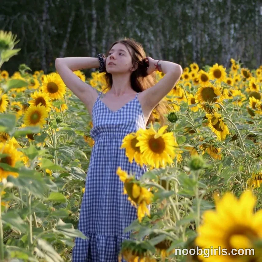 sexy_b0rsch (@sexy_b0rsch) high-res photoshoot photo #7 — Chaturbate cam model gallery