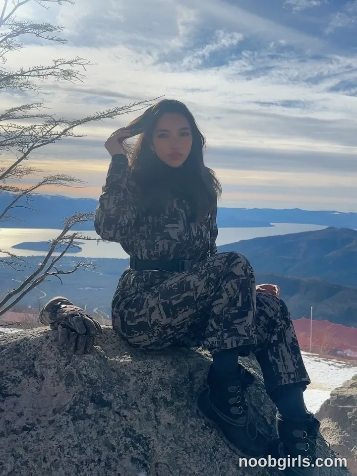 Sharon Baker (@sharon__baker_) — "As the last week of 2025 begins… a recap of the year. The best photos or videos…"