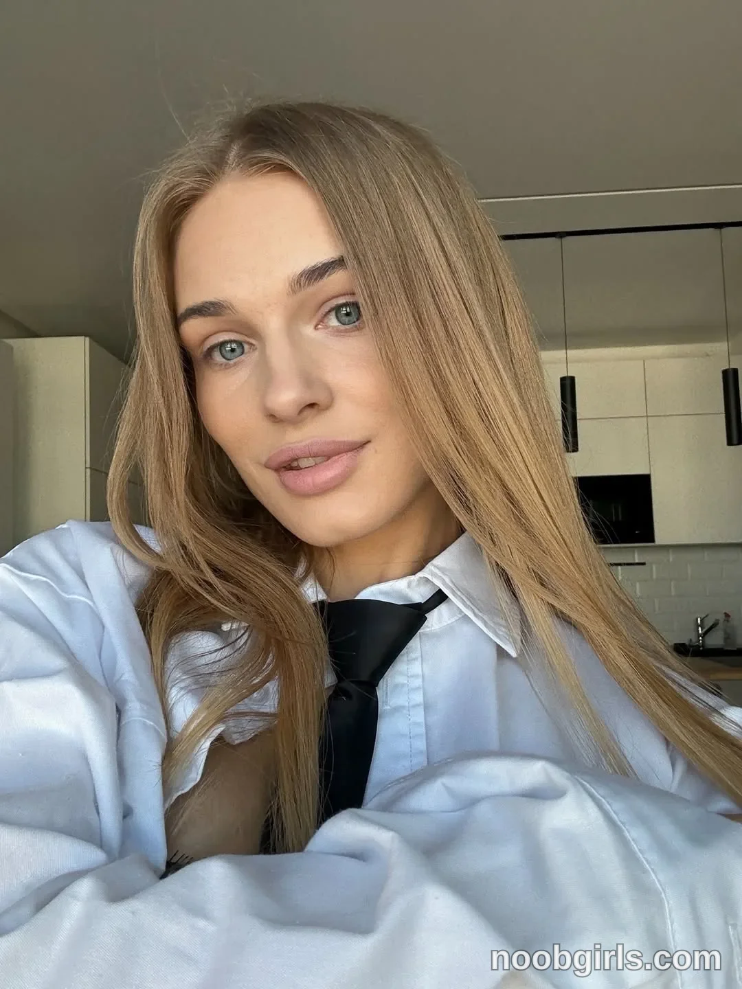 ssscarlett (@ssscarlett) — "a little bit of my face for you😉"