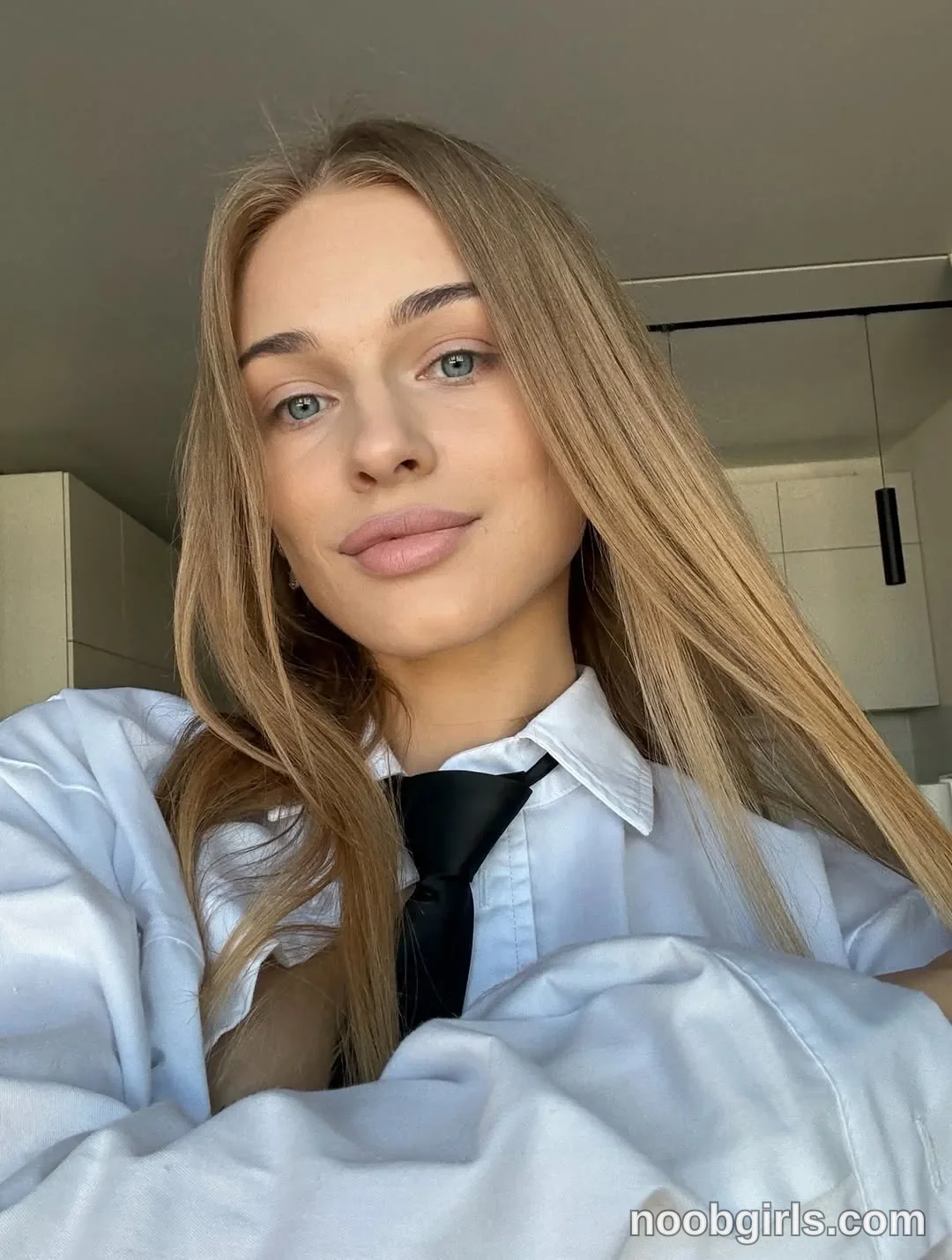 ssscarlett (@ssscarlett) — "a little bit of my face for you😉"