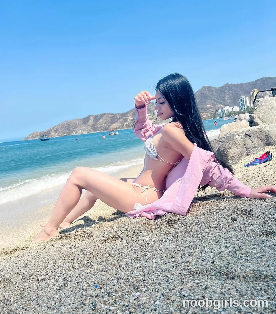 sweet_littleee exclusive photo gallery image #3 — Chaturbate streamer profile