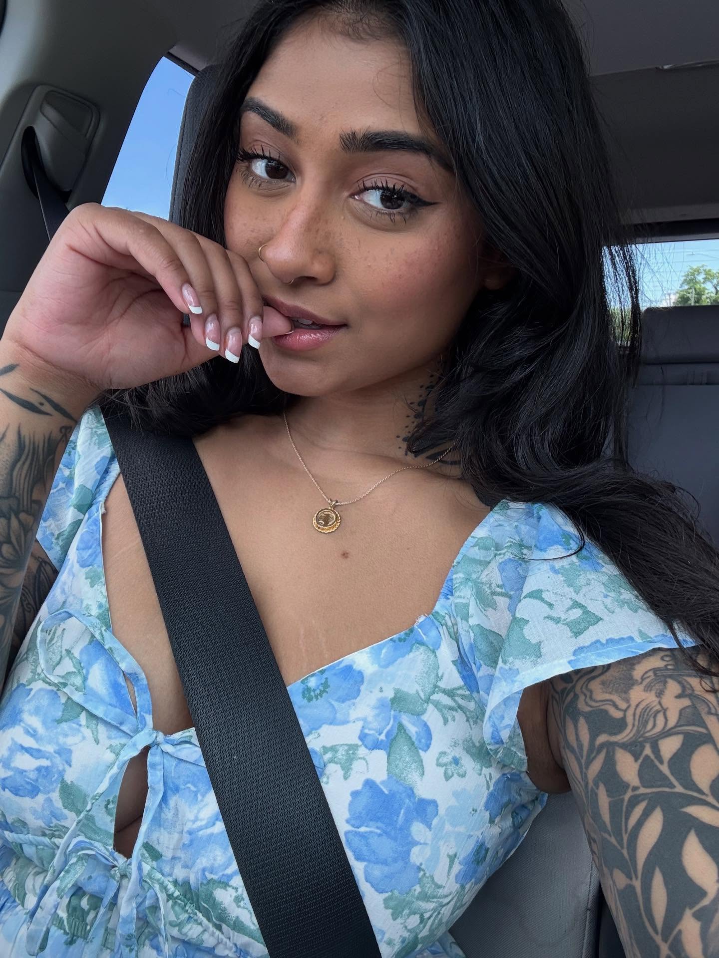 Karma Sutra @sweetkarmababy verified Instagram photoshoot picture #2 — live cam model review