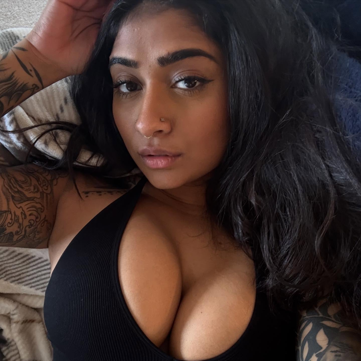 Karma Sutra @sweetkarmababy (@sweetkarmababy) high-res photoshoot photo #13 — Chaturbate cam model gallery