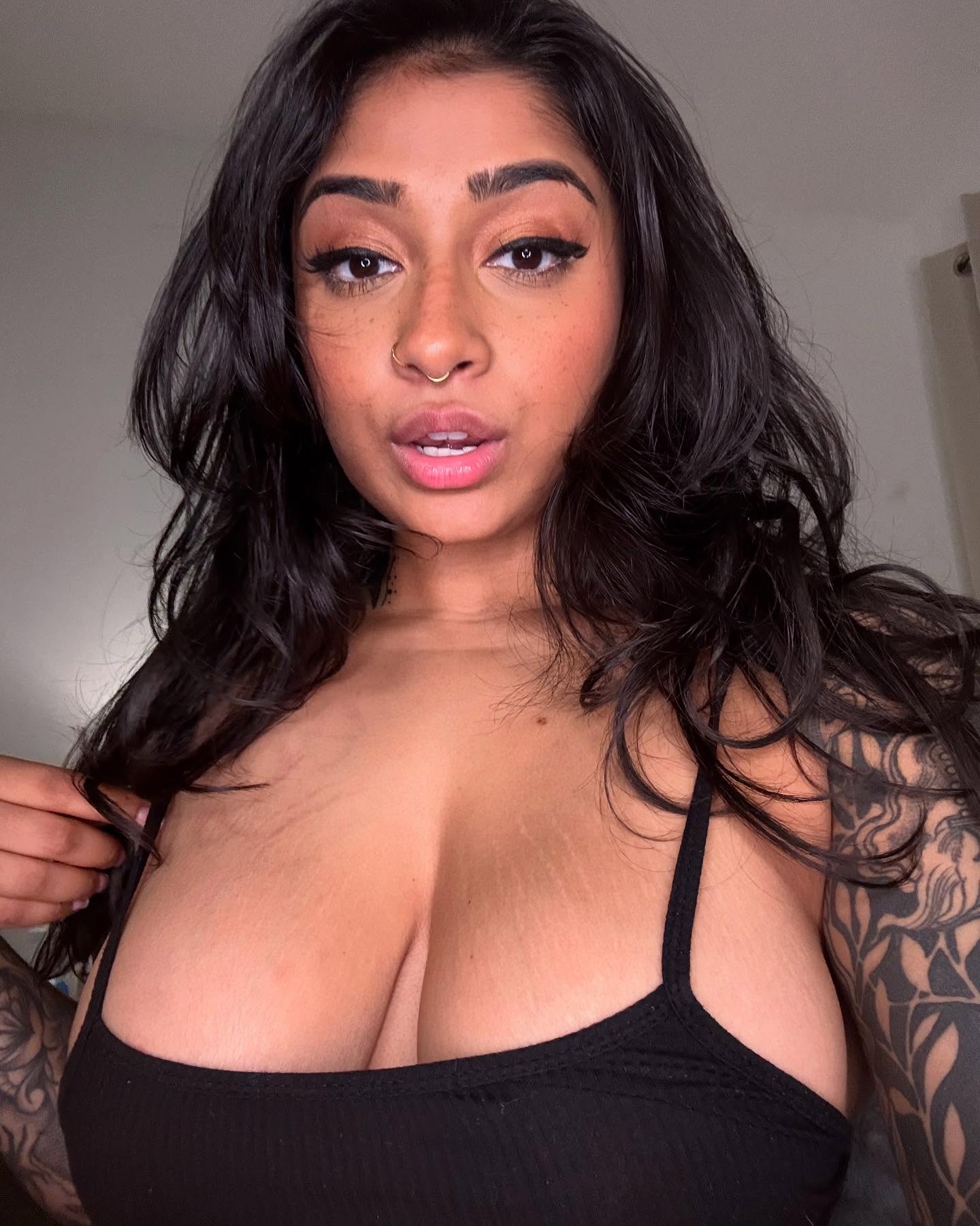 Karma Sutra @sweetkarmababy (@sweetkarmababy) high-res photoshoot photo #22 — Chaturbate cam model gallery