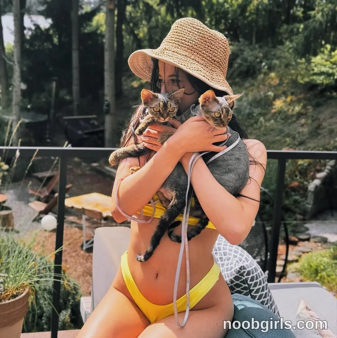 TAANNI (@taanni_bc) — "🐈‍⬛🐈‍⬛ Neo&Trinity summer edition ☀️"