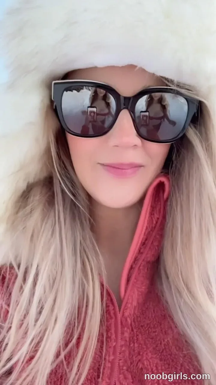 the_pussy_boulevard (@the_pussy_boulevard) — "-18degrees with @aimiglow . . . . . . . シ シ"