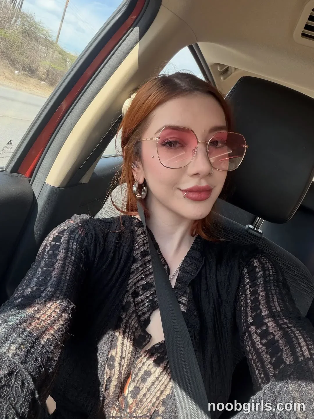 Alicia (@thecosmicgirl) — "Trágame tierra y escúpeme allá de nuevo 🥺✨"