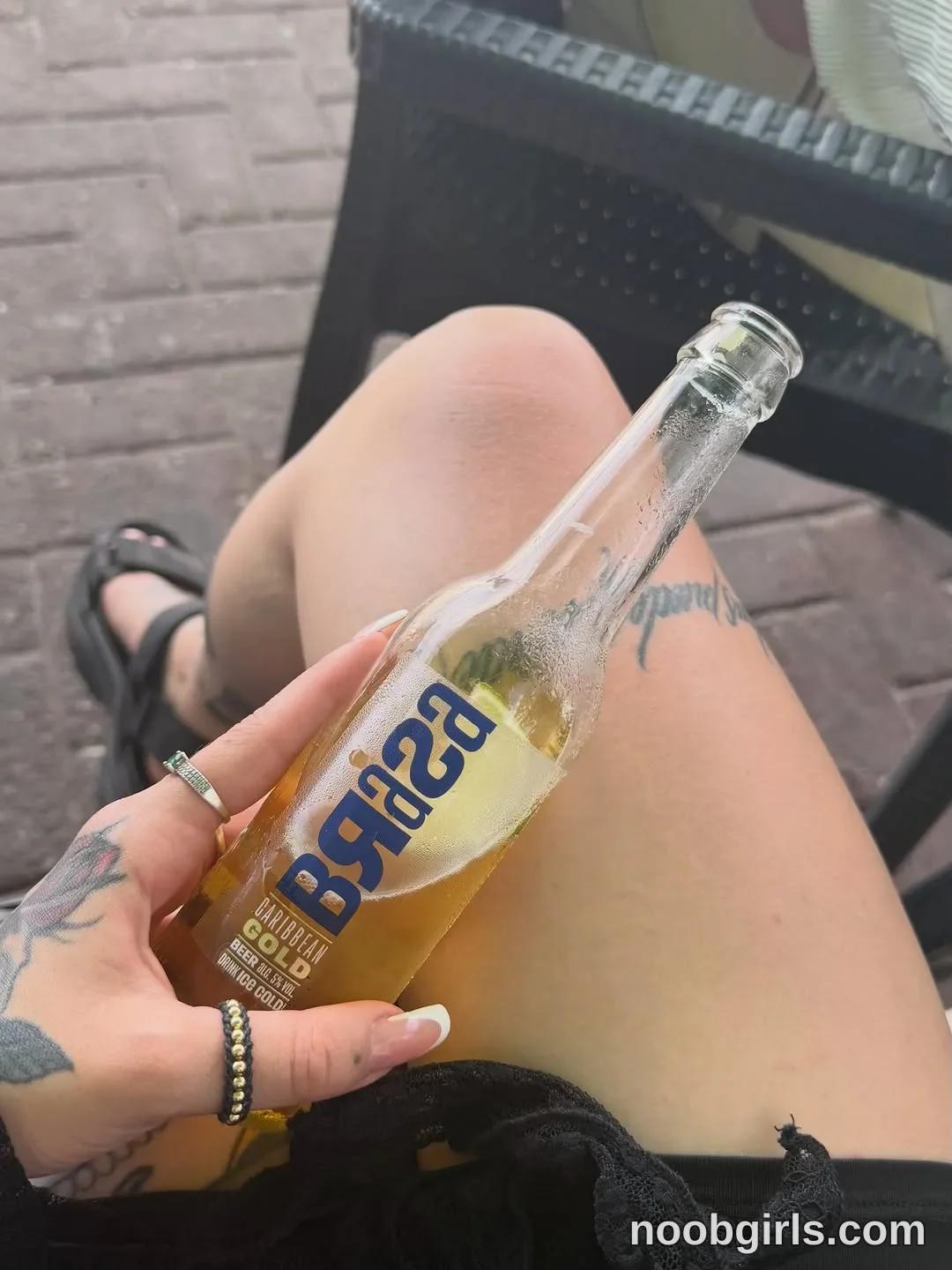 Alicia (@thecosmicgirl) — "Trágame tierra y escúpeme allá de nuevo 🥺✨"