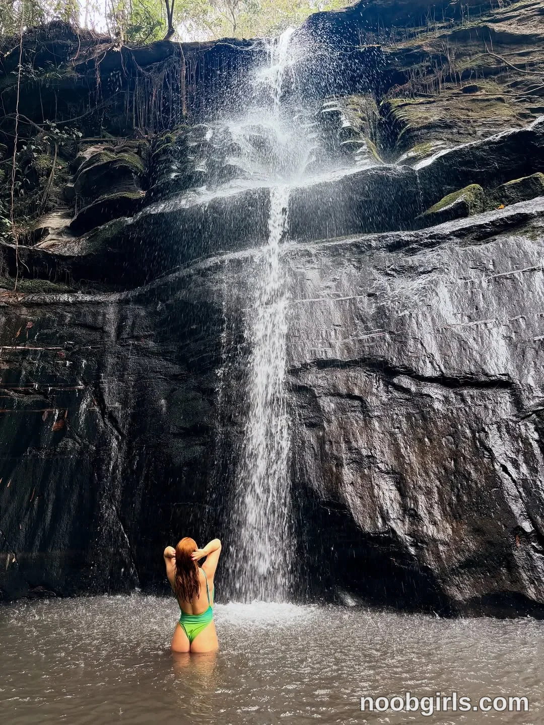 Goddess Paula (@thegingerp) — "Agüita bien fría en la montaña 🤍🍃"