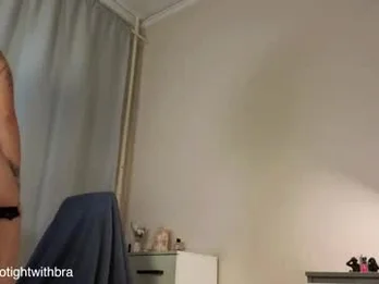 Kira on Chaturbate — Bio, Photos & Live Stream