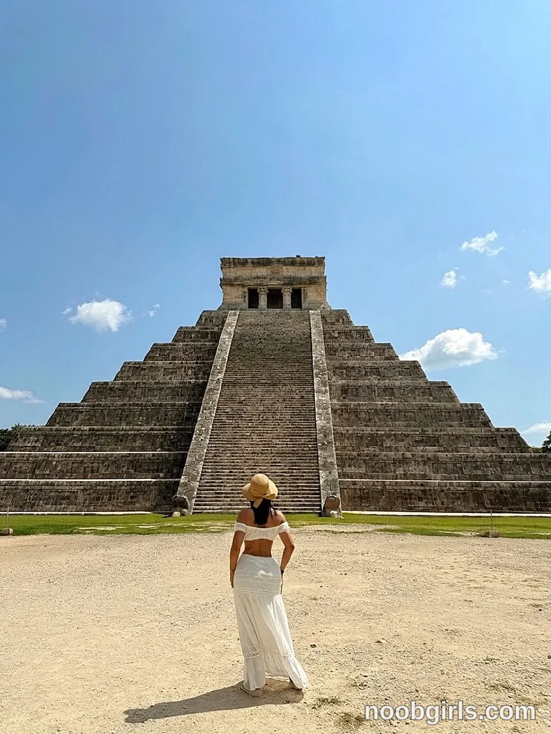 Val (@valeria_orozco) in Chichen Itza Yucatán