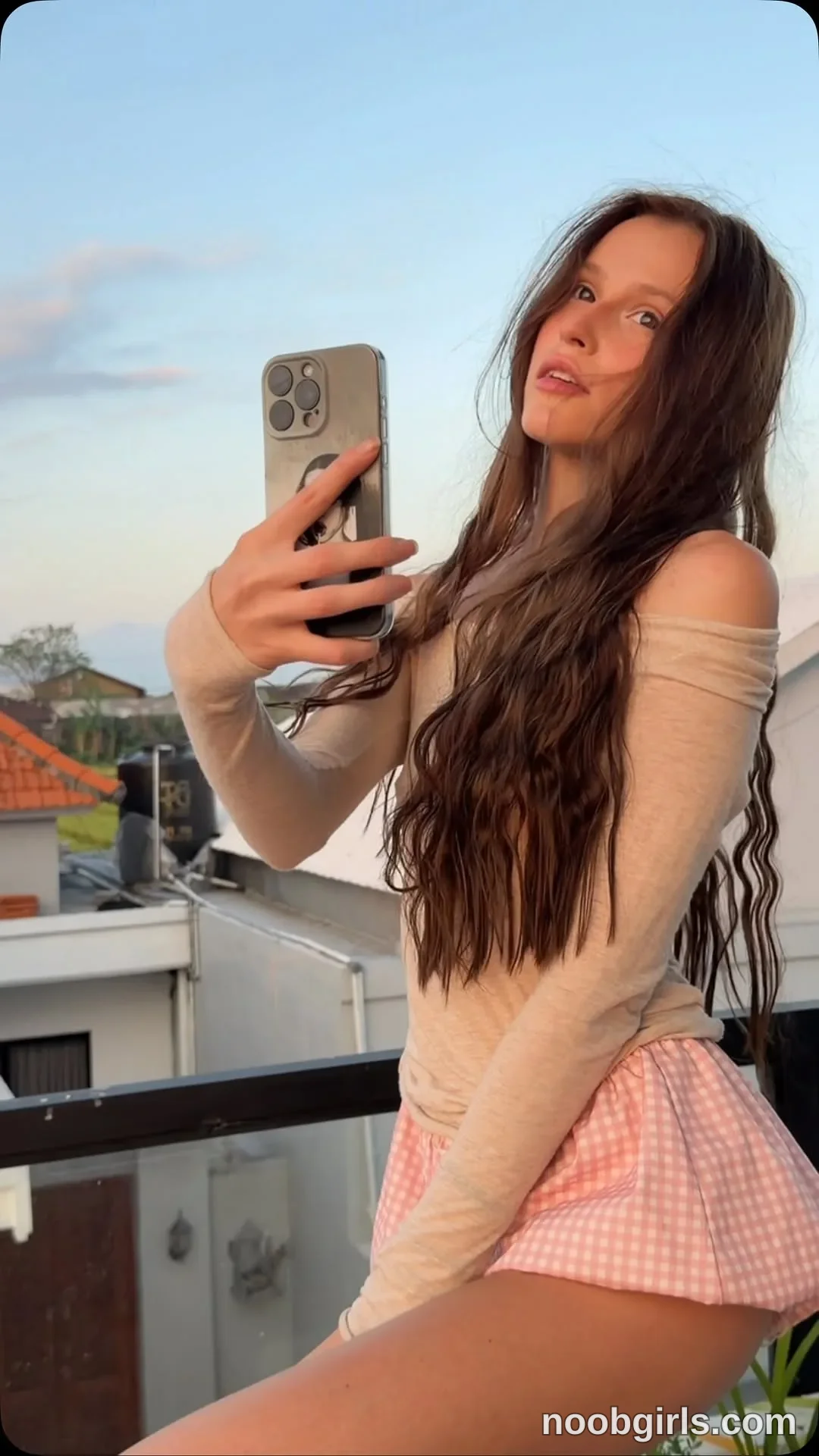 Vi (@vi_world) — "This sunset >>"