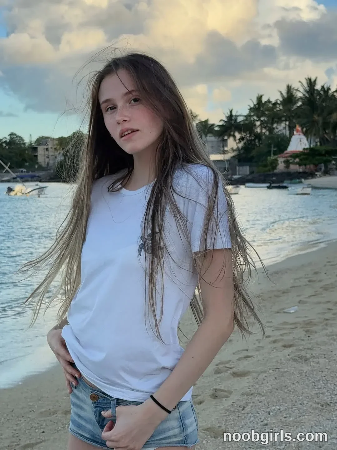 Vi (@vi_world) — "The ocean is calling 🐢"
