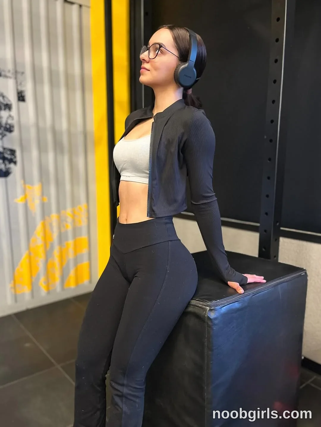 Wale (@whatpeachy) — "Unas foticos del entreno de hoy 💛"