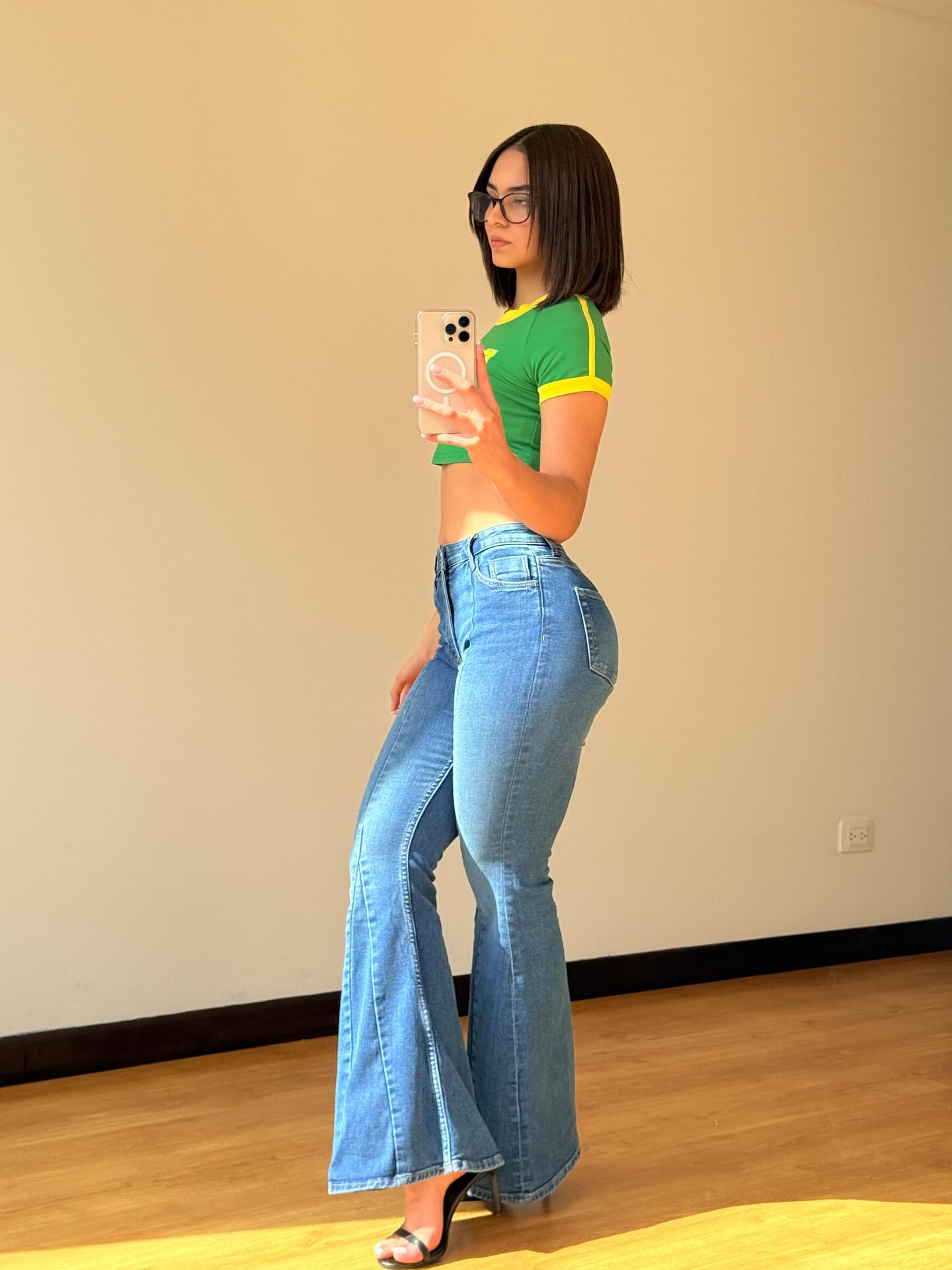 whatpeachy (@whatpeachy) high-res photoshoot photo #13 — Chaturbate cam model gallery