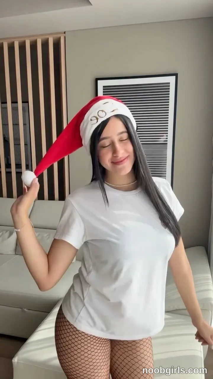 Zoe (@zoe_blake18) — "‧₊˚🎄✩ ₊˚🦌⊹♡ . . . . . ."